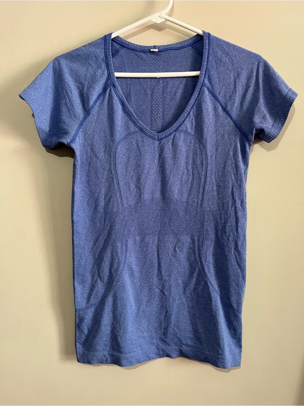Lululemon Swiftly Tech Tshirt Vneck size 6